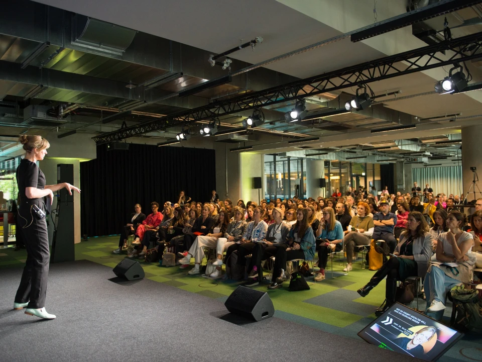 smartvillage Berlin – Main stage with seated audience